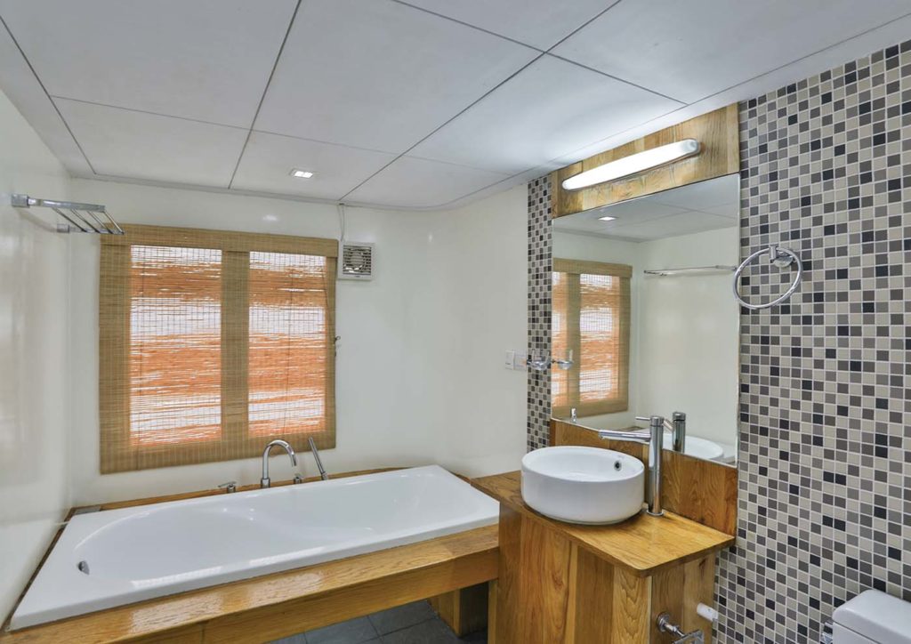 Ocean view suite - toilet